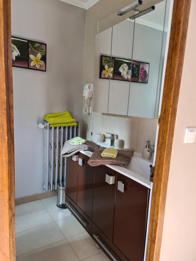 3 indépendants dans villa avec piscine terrasse, jardin, parking clos, wifi Meyreuil Extérieur photo