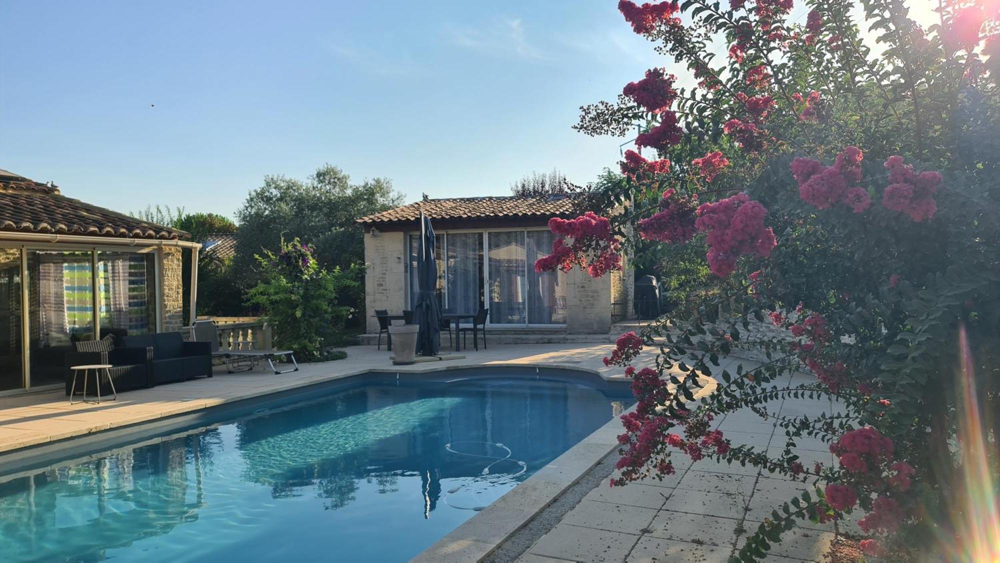 3 indépendants dans villa avec piscine terrasse, jardin, parking clos, wifi Meyreuil Extérieur photo