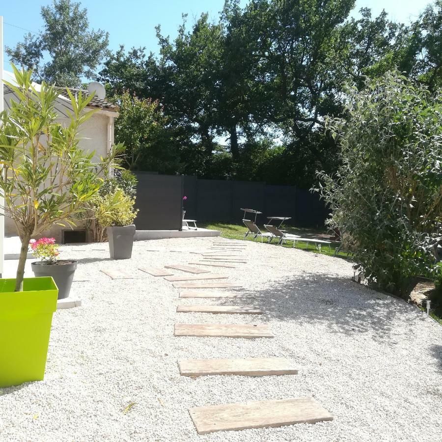 3 indépendants dans villa avec piscine terrasse, jardin, parking clos, wifi Meyreuil Extérieur photo